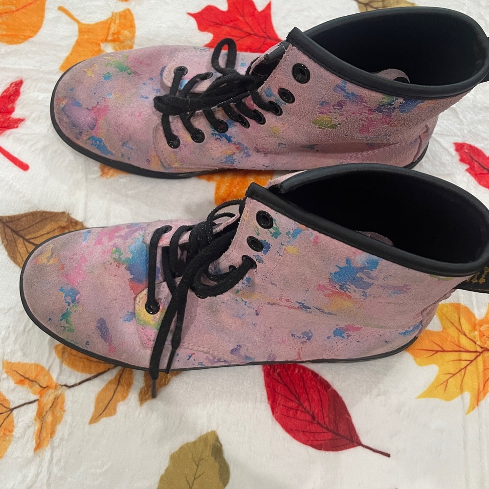 Dr. Martens Sheridan Pink Rainbow Burst Suede Boots Women's Size 8 L Used